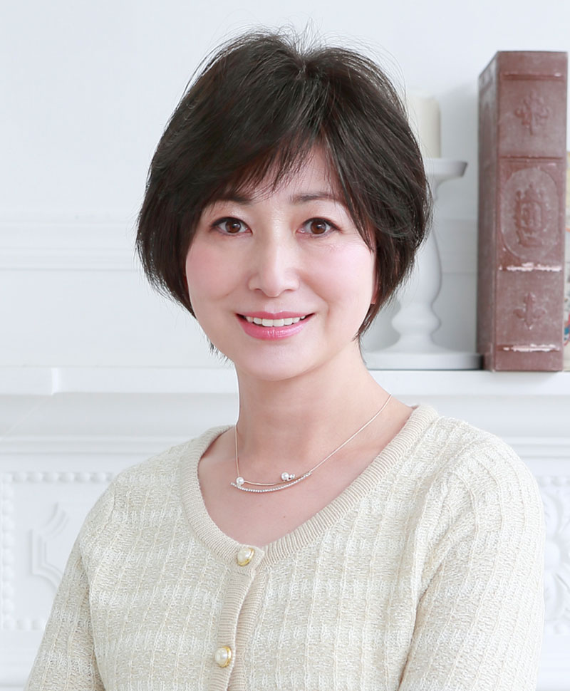 耐熱白髪かくしウィッグ(つむじタイプ) 品番【ST-004】 実際に着けるとこんなに自然に 気になるつむじの白髪に