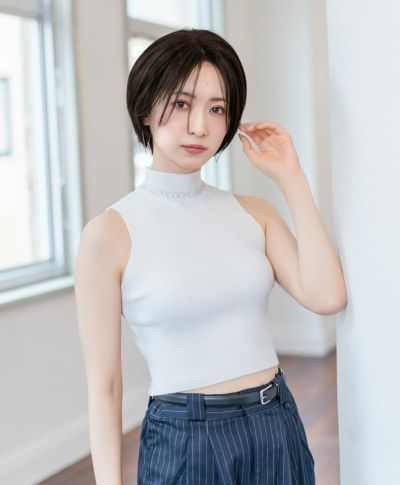 【公式サイト限定】PRISILA Limi手植えオールウィッグ(人毛ミックス)【ルナショート】品番：LA-001　着用イメージ13 カラー ZNC:人毛ミックスナチュラルカラー