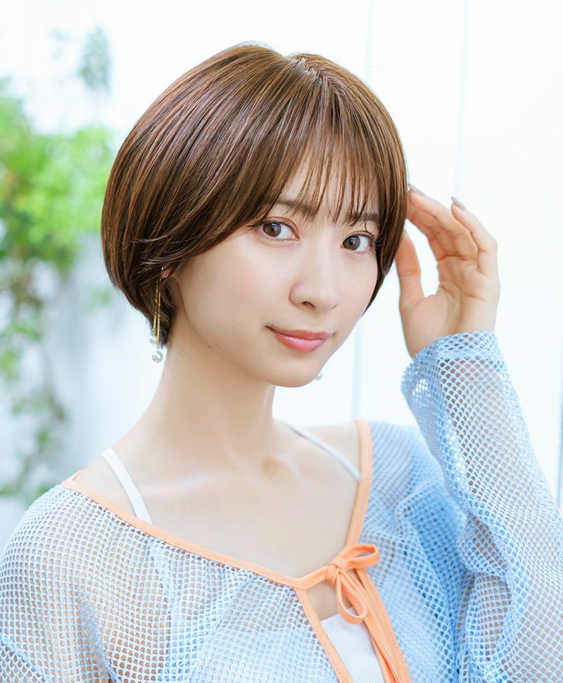 【公式サイト限定】PRISILA Limi手植えオールウィッグ(人毛ミックス)【アプリコットショート】品番/LA-002　カラー/ZMB:人毛ミックスマロンブラウン　着用イメージ2