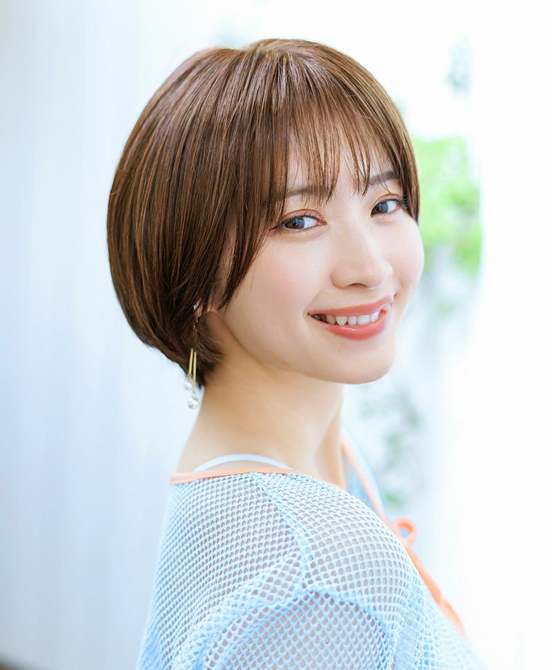 【公式サイト限定】PRISILA Limi手植えオールウィッグ(人毛ミックス)【アプリコットショート】品番/LA-002　カラー/ZMB:人毛ミックスマロンブラウン　着用イメージ3