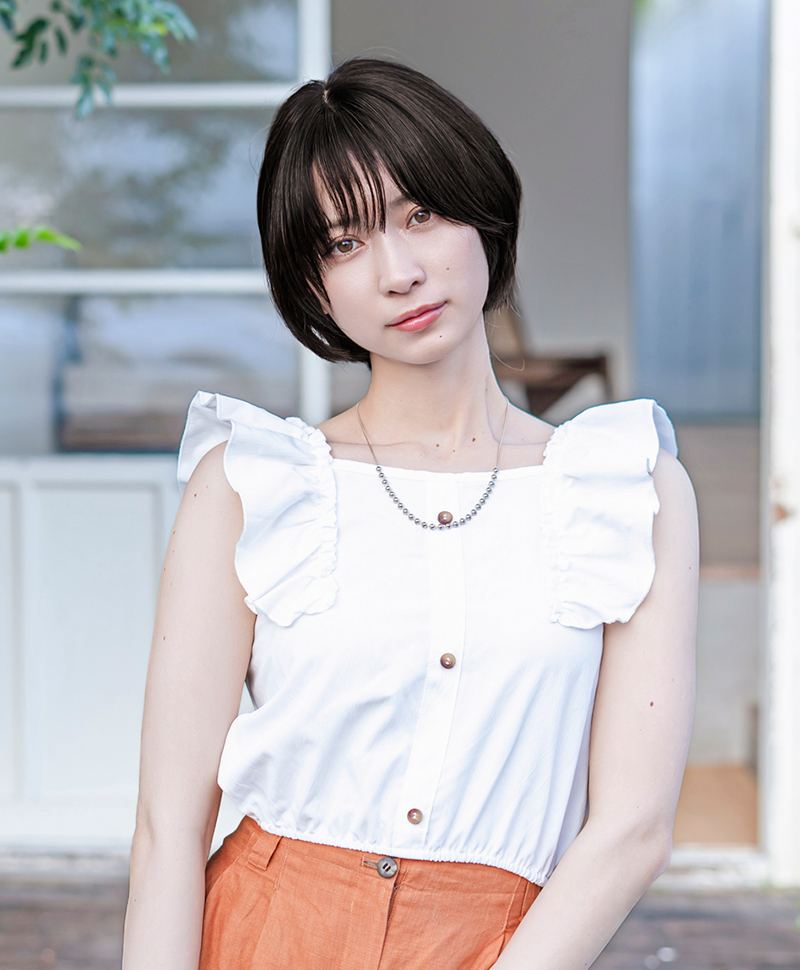 【公式サイト限定】PRISILA Limi手植えオールウィッグ(人毛ミックス)【アプリコットショート】品番/LA-002　カラー/ZNC:人毛ミックスナチュラルカラー　着用イメージ9