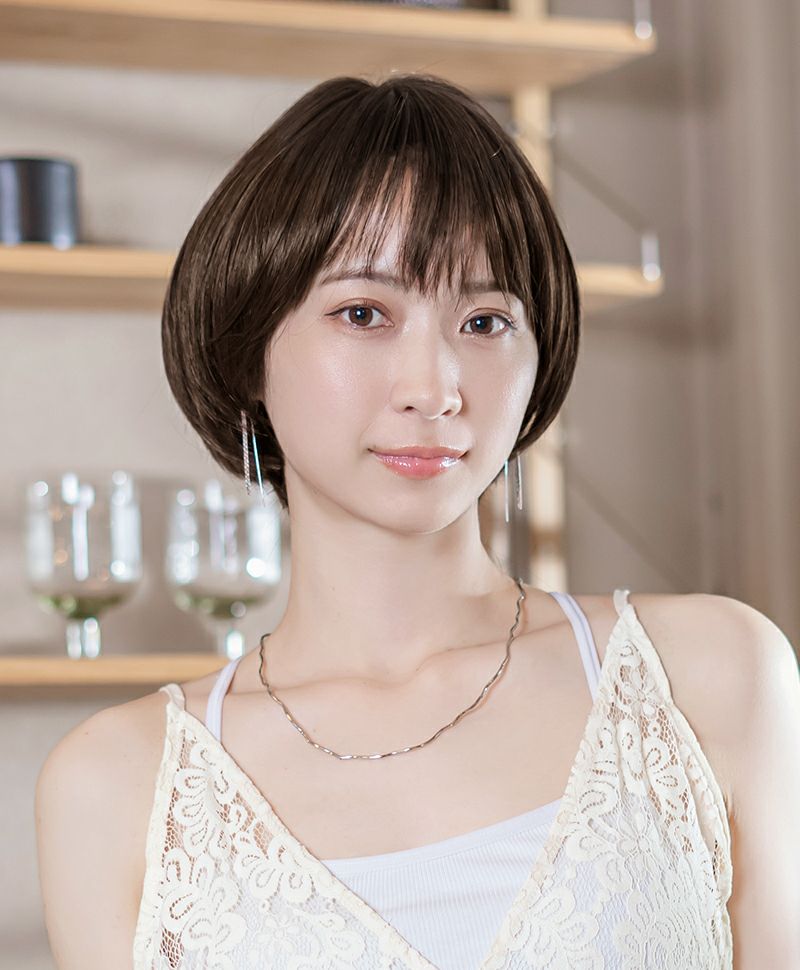 【公式サイト限定】PRISILA Limi手植えオールウィッグ(人毛ミックス)【アプリコットショート】品番/LA-002　カラー/ZNB:人毛ミックスナチュラルブラウン　着用イメージ12