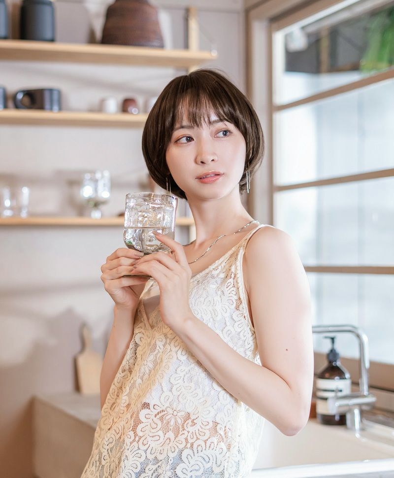 【公式サイト限定】PRISILA Limi手植えオールウィッグ(人毛ミックス)【アプリコットショート】品番/LA-002　カラー/ZNB:人毛ミックスナチュラルブラウン　着用イメージ17