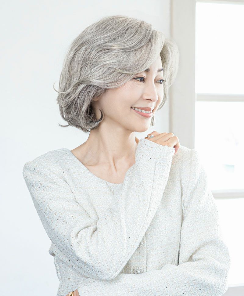 PRISILA Limi手植えオールウィッグ(人毛ミックス)【ミレーヌウェーブボブ】LA-008 モデル画像 ZLGH:人毛ミックスライトグレイヘア